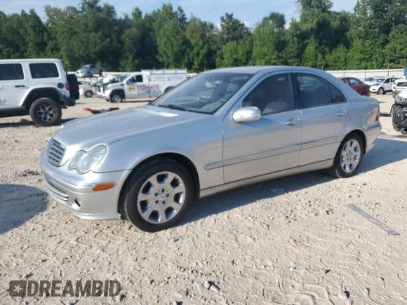 ✅ 2005 Mercedes-Benz C 320 • VIN: WDBRF64J75F676525 • Lot: 70327055. Wystawiony na Copart z przebiegiem 116 288 mil. Bezpłatny archiwum sprzedaży aukcyjnych z USA i szczegółowy raport historii pojazdu na DreamBid. Zdjęcie 1.
