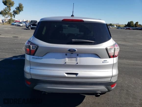 ✅ 2017 Ford Escape SE • VIN: 1FMCU0G97HUB31206 • Lot: 90382595. Listed on Copart with 157,632 mi. Free auction sales archive from the USA and detailed vehicle history report at DreamBid. Image 6.