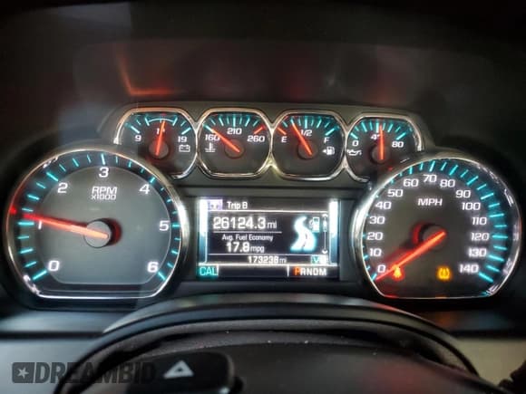 ✅ 2015 Chevrolet Suburban LTZ • VIN: 1GNSCKKC0FR552631 • Lot: 82157695. Wystawiony na Copart z przebiegiem 173 238 mil. Bezpłatny archiwum sprzedaży aukcyjnych z USA i szczegółowy raport historii pojazdu na DreamBid. Zdjęcie 9.