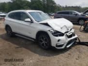 ✅ 2018 BMW X1 xDrive28i • VIN: WBXHT3C34J5K29497 • Lot: 53518835. Wystawiony na Copart z przebiegiem 96 514 mil. Bezpłatny archiwum sprzedaży aukcyjnych z USA i szczegółowy raport historii pojazdu na DreamBid. Zdjęcie 4.