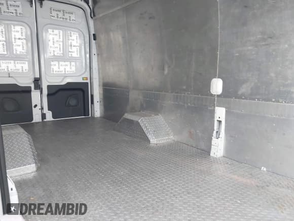 ✅ 2022 Ford Transit Cargo • VIN: 1FTBF4XG3NKA44975 • Лот: 42161004. Опубликован ранее на IAAI с пробегом 40 682 миль. Бесплатный доступ к архиву аукционных продаж из США и подробный отчёт об истории автомобиля на DreamBid. Изображение 8.