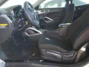 ✅ 2013 Hyundai Veloster w/Gray Int • VIN: KMHTC6AD3DU132981 • Lot: 79863614. Wystawiony na Copart z przebiegiem Nie podano. Bezpłatny archiwum sprzedaży aukcyjnych z USA i szczegółowy raport historii pojazdu na DreamBid. Zdjęcie 7.