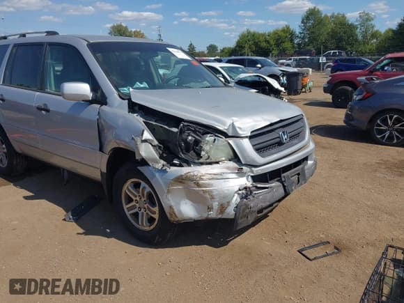 ✅ 2003 Honda Pilot EX • VIN: 2HKYF18513H527141 • Lot: 43164976. Listed on IAAI with 204,004 mi. Free auction sales archive from the USA and detailed vehicle history report at DreamBid. Image 6.