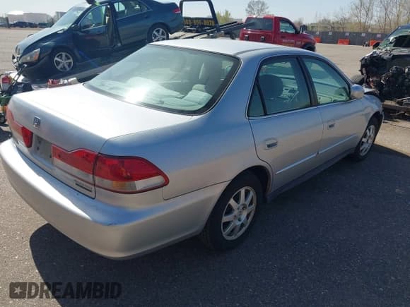 ✅ 2002 Honda Accord SE • VIN: 1HGCG56712A041830 • Lot: 42001605. Listed on IAAI with 201,451 mi. Free auction sales archive from the USA and detailed vehicle history report at DreamBid. Image 4.