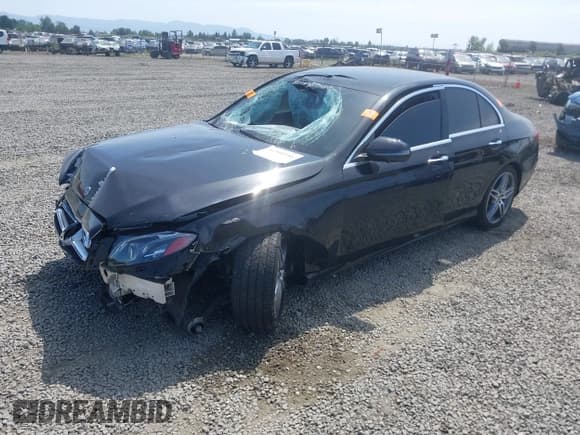 ✅ 2019 Mercedes-Benz E 300 • VIN: WDDZF4JB7KA577172 • Lot: 42500281. Wystawiony na IAAI z przebiegiem Nie podano. Bezpłatny archiwum sprzedaży aukcyjnych z USA i szczegółowy raport historii pojazdu na DreamBid. Zdjęcie 16.