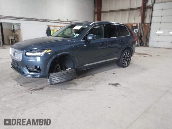 ✅ 2023 Volvo XC90 Plus • VIN: YV4L12PN8P1927899 • Lot: 42379522. Listed on IAAI with 22,853 mi. Free auction sales archive from the USA and detailed vehicle history report at DreamBid. Image 18.