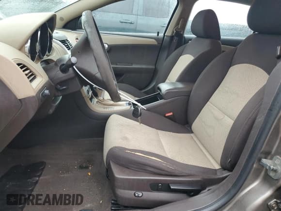 ✅ 2012 Chevrolet Malibu 1LS • VIN: 1G1ZB5E07CF107905 • Lot: 80743964. Wystawiony na Copart z przebiegiem 210 421 mil. Bezpłatny archiwum sprzedaży aukcyjnych z USA i szczegółowy raport historii pojazdu na DreamBid. Zdjęcie 7.