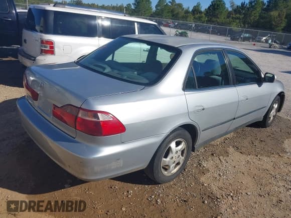 ✅ 2000 Honda Accord LX • VIN: 1HGCG5649YA141298 • Лот: 43542191. Опубликован ранее на IAAI с пробегом 196 407 миль. Бесплатный доступ к архиву аукционных продаж из США и подробный отчёт об истории автомобиля на DreamBid. Изображение 4.