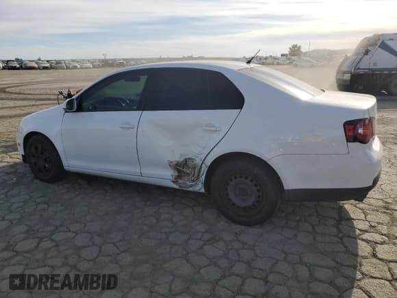 ✅ 2010 Volkswagen Jetta S • VIN: 3VWJZ7AJ2AM049092 • Лот: 52806955. Опубликован ранее на Copart с пробегом 251 408 миль. Бесплатный доступ к архиву аукционных продаж из США и подробный отчёт об истории автомобиля на DreamBid. Изображение 2.