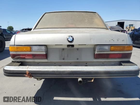 ✅ 1986 BMW 5 Series • VIN: WBADK7300G9652328 • Lot: 63927215. Wystawiony na Copart z przebiegiem 169 552 mil. Bezpłatny archiwum sprzedaży aukcyjnych z USA i szczegółowy raport historii pojazdu na DreamBid. Zdjęcie 6.