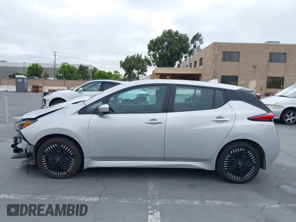 ✅ 2023 Nissan LEAF SV Plus • VIN: 1N4CZ1CV2PC551299 • Lot: 42773918. Wystawiony na IAAI z przebiegiem 30 405 mil. Bezpłatny archiwum sprzedaży aukcyjnych z USA i szczegółowy raport historii pojazdu na DreamBid. Zdjęcie 15.