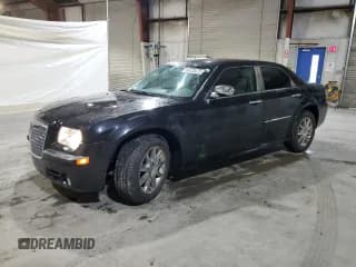 ✅ 2010 Chrysler 300 C • VIN: 2C3CK6CT9AH113804 • Лот: 69783475. Опубликован ранее на Copart с пробегом 109 874 миль. Бесплатный доступ к архиву аукционных продаж из США и подробный отчёт об истории автомобиля на DreamBid. Изображение 1.