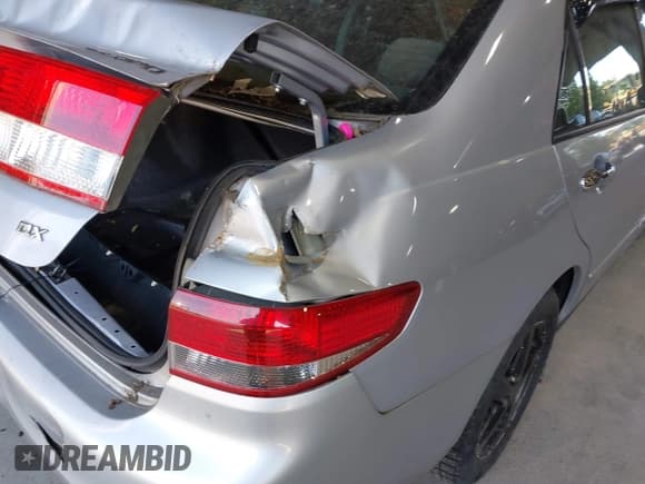 ✅ 2004 Honda Accord DX • VIN: 1HGCM55184A138824 • Lot: 43011734. Listed on IAAI with 216,840 mi. Free auction sales archive from the USA and detailed vehicle history report at DreamBid. Image 14.