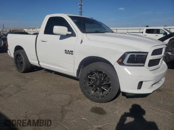 2017 Ram 1500 Tradesman z VIN 3C6JR6AG7HG791523, wystawiony jako Copart lot #71866985 z przebiegiem 182 795 mil mil oraz Szkoda całkowita • Salvage title. Historia ofert i sprzedaży dostępna na DreamBid. Obrazek 4.