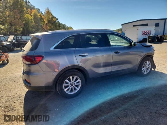 ✅ 2020 Kia Sorento LX • VIN: 5XYPG4A39LG677606 • Лот: 91703645. Опубликован ранее на Copart с пробегом 88 024 миль. Бесплатный доступ к архиву аукционных продаж из США и подробный отчёт об истории автомобиля на DreamBid. Изображение 3.