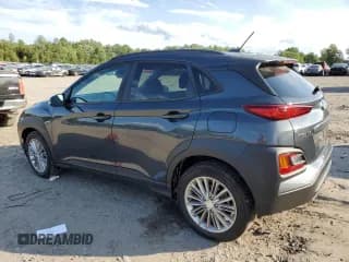 ✅ 2018 Hyundai Kona SEL • VIN: KM8K6CAA2JU103717 • Лот: 63453194. Опубликован ранее на Copart с пробегом 25 461 миль. Бесплатный доступ к архиву аукционных продаж из США и подробный отчёт об истории автомобиля на DreamBid. Изображение 2.