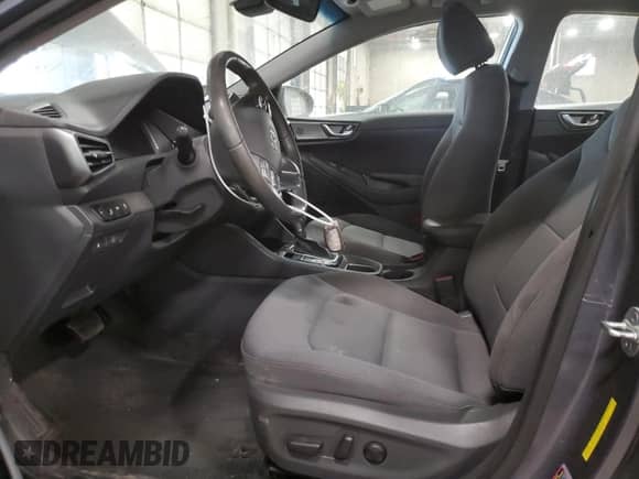 2020 Hyundai Ioniq SEL z VIN KMHC85LC7LU207471, wystawiony jako Copart lot #77454154 z przebiegiem 62 476 mil mil oraz Szkoda całkowita • Salvage title. Historia ofert i sprzedaży dostępna na DreamBid. Obrazek 7.