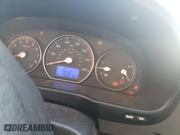 ✅ 2011 Hyundai Santa Fe Limited • VIN: 5XYZK3AB6BG090500 • Lot: 70398164. Listed on Copart with 188,910 mi. Free auction sales archive from the USA and detailed vehicle history report at DreamBid. Image 9.