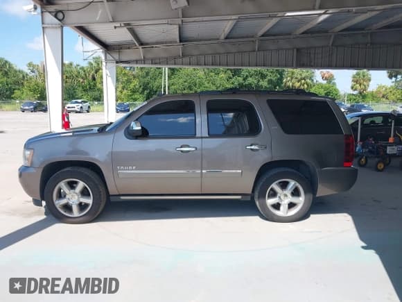 ✅ 2011 Chevrolet Tahoe LTZ • VIN: 1GNSCCE09BR333023 • Lot: 43085215. Listed on IAAI with 165,616 mi. Free auction sales archive from the USA and detailed vehicle history report at DreamBid. Image 14.