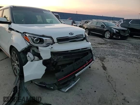 ✅ 2018 Kia Soul + • VIN: KNDJX3AA9J7894422 • Лот: 63565505. Опубликован ранее на Copart с пробегом 82 608 миль. Бесплатный доступ к архиву аукционных продаж из США и подробный отчёт об истории автомобиля на DreamBid. Изображение 13.