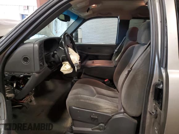 ✅ 2003 Chevrolet Silverado 2500HD LS • VIN: 1GCHK29U83E149472 • Lot: 90380385. Wystawiony na Copart z przebiegiem Nie podano. Bezpłatny archiwum sprzedaży aukcyjnych z USA i szczegółowy raport historii pojazdu na DreamBid. Zdjęcie 7.