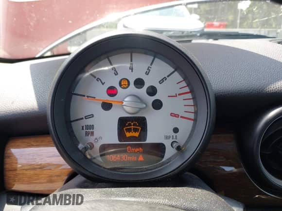 2011 MINI Hardtop with VIN WMWSU3C55BT181956, listed as a IAAI auction lot 42564011 with 106,430 mi miles and . Bid and sale history available at DreamBid. Image 7.