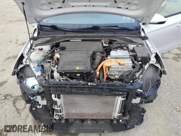 ✅ 2018 Hyundai Ioniq Blue • VIN: KMHC65LC4JU073571 • Lot: 46616105. Wystawiony na Copart z przebiegiem 75 213 mil. Bezpłatny archiwum sprzedaży aukcyjnych z USA i szczegółowy raport historii pojazdu na DreamBid. Zdjęcie 11.