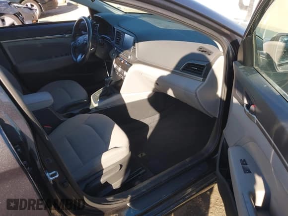 ✅ 2020 Hyundai Elantra SEL • VIN: 5NPD84LF3LH630894 • Lot: 43662912. Listed on IAAI with 92,352 mi. Free auction sales archive from the USA and detailed vehicle history report at DreamBid. Image 5.