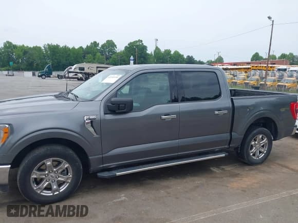 ✅ 2023 Ford F-150 XL • VIN: 1FTEW1CP7PFC17765 • Lot: 42295199. Wystawiony na IAAI z przebiegiem Nie podano. Bezpłatny archiwum sprzedaży aukcyjnych z USA i szczegółowy raport historii pojazdu na DreamBid. Zdjęcie 6.