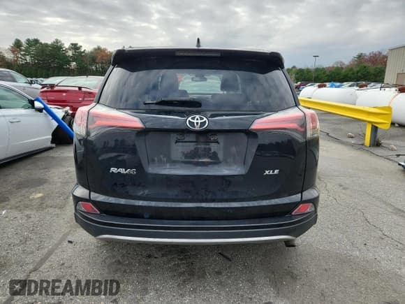 ✅ 2018 Toyota RAV4 XLE • VIN: 2T3WFREV2JW409258 • Lot: 92214095. Listed on Copart with 153,276 mi. Free auction sales archive from the USA and detailed vehicle history report at DreamBid. Image 6.