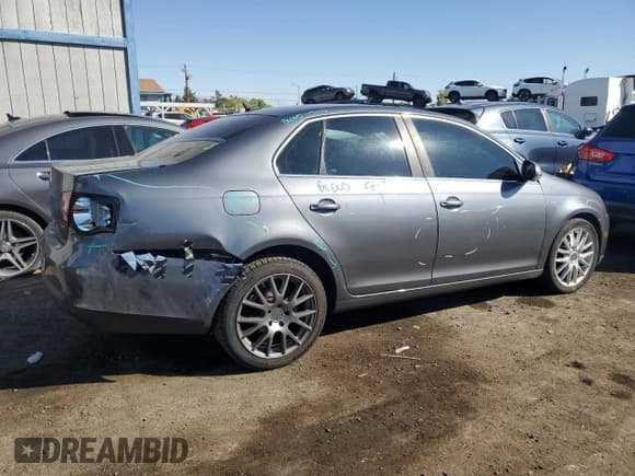 ✅ 2009 Volkswagen Jetta Wolfsburg Edition • VIN: 3VWRJ71K29M006337 • Лот: 75929264. Опубликован ранее на Copart с пробегом 139 401 миль. Бесплатный доступ к архиву аукционных продаж из США и подробный отчёт об истории автомобиля на DreamBid. Изображение 3.