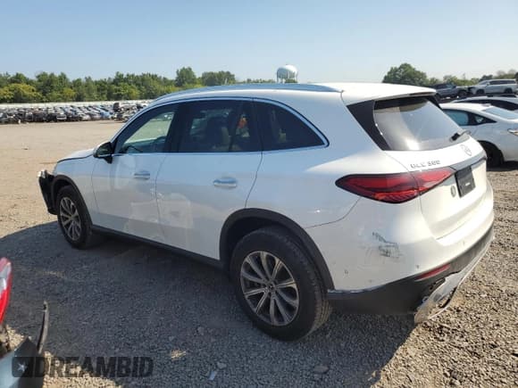 ✅ 2024 Mercedes-Benz GLC 300 • VIN: W1NKM4HB4RF134667 • Лот: 68511945. Опубликован ранее на Copart с пробегом 16 021 миль. Бесплатный доступ к архиву аукционных продаж из США и подробный отчёт об истории автомобиля на DreamBid. Изображение 2.