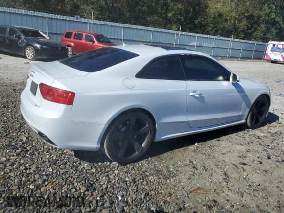 ✅ 2013 Audi RS 5 • VIN: WUAC6AFR3DA902135 • Лот: 76082544. Опубликован ранее на Copart с пробегом 90 554 миль. Бесплатный доступ к архиву аукционных продаж из США и подробный отчёт об истории автомобиля на DreamBid. Изображение 3.