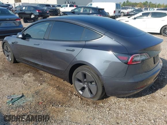 ✅ 2022 Tesla Model 3 Long Range • VIN: 5YJ3E1EB6NF153697 • Lot: 43190957. Wystawiony na IAAI z przebiegiem 68 026 mil. Bezpłatny archiwum sprzedaży aukcyjnych z USA i szczegółowy raport historii pojazdu na DreamBid. Zdjęcie 3.