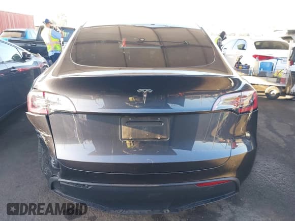 ✅ 2024 Tesla Model Y • VIN: 7SAYGDED1RF209346 • Lot: 43149037. Wystawiony na IAAI z przebiegiem 10 213 mil. Bezpłatny archiwum sprzedaży aukcyjnych z USA i szczegółowy raport historii pojazdu na DreamBid. Zdjęcie 16.