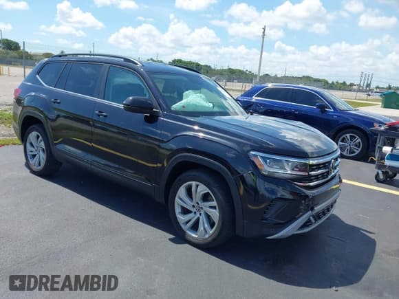 ✅ 2021 Volkswagen Atlas SE • VIN: 1V2WR2CA1MC607768 • Lot: 42518885. Listed on IAAI with 49,286 mi. Free auction sales archive from the USA and detailed vehicle history report at DreamBid. Image 1.