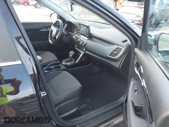 ✅ 2023 Kia Seltos S • VIN: KNDEU2AA8P7454446 • Лот: 43318502. Опубликован ранее на IAAI с пробегом 29 578 миль. Бесплатный доступ к архиву аукционных продаж из США и подробный отчёт об истории автомобиля на DreamBid. Изображение 5.