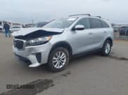 ✅ 2019 Kia Sorento LX • VIN: 5XYPGDA34KG595250 • Лот: 43700319. Опубликован ранее на IAAI с пробегом 116 027 миль. Бесплатный доступ к архиву аукционных продаж из США и подробный отчёт об истории автомобиля на DreamBid. Изображение 2.