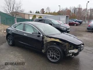 ✅ 2019 Tesla Model 3 Mid Range • VIN: 5YJ3E1EA5KF413025 • Lot: 43754127. Wystawiony na IAAI z przebiegiem 46 023 mil. Bezpłatny archiwum sprzedaży aukcyjnych z USA i szczegółowy raport historii pojazdu na DreamBid. Zdjęcie 1.
