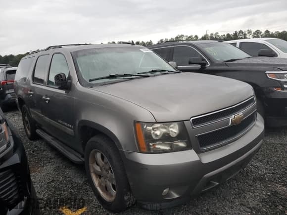✅ 2007 Chevrolet Suburban LS • VIN: 1GNFC16J17R277745 • Lot: 74204474. Wystawiony na Copart z przebiegiem Nie podano. Bezpłatny archiwum sprzedaży aukcyjnych z USA i szczegółowy raport historii pojazdu na DreamBid. Zdjęcie 4.