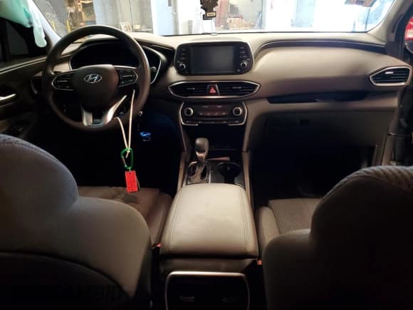 ✅ 2019 Hyundai Santa Fe SE • VIN: 5NMS2CAD3KH031283 • Lot: 38887963. Wystawiony na Copart z przebiegiem 57 939 mil. Bezpłatny archiwum sprzedaży aukcyjnych z USA i szczegółowy raport historii pojazdu na DreamBid. Zdjęcie 8.