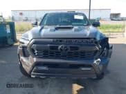 ✅ 2025 Toyota Tacoma SR • VIN: 3TMLB5JNXSM103411 • Лот: 42963505. Опубликован ранее на IAAI с пробегом 9 330 миль. Бесплатный доступ к архиву аукционных продаж из США и подробный отчёт об истории автомобиля на DreamBid. Изображение 12.