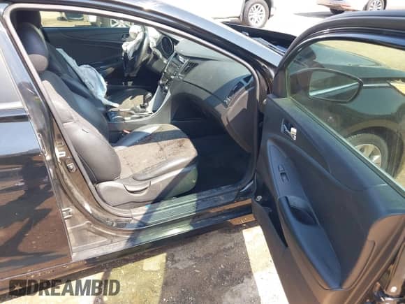 2013 Hyundai Sonata SE with VIN 5NPEC4AB5DH531028, listed as a IAAI auction lot 43247043 with 188,338 mi miles and . Bid and sale history available at DreamBid. Image 5.