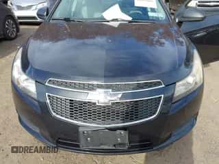 2014 Chevrolet Cruze LS z VIN 1G1PA5SG5E7213648, wystawiony jako IAAI lot #43625005 z przebiegiem 169 525 mil mil oraz . Historia ofert i sprzedaży dostępna na DreamBid. Obrazek 6.