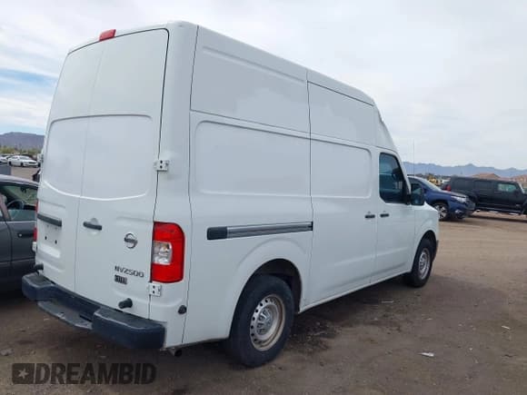 ✅ 2016 Nissan NV Cargo SV • VIN: 1N6BF0LY4GN802165 • Lot: 41817080. Wystawiony na IAAI z przebiegiem 169 999 mil. Bezpłatny archiwum sprzedaży aukcyjnych z USA i szczegółowy raport historii pojazdu na DreamBid. Zdjęcie 4.