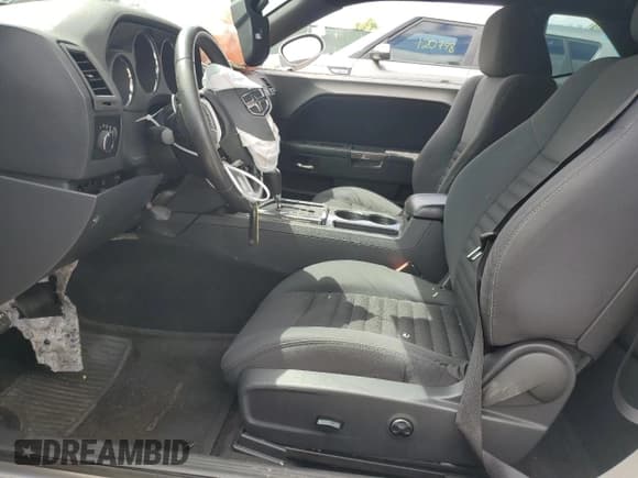 ✅ 2014 Dodge Challenger SXT • VIN: 2C3CDYAG7EH133342 • Lot: 59861964. Wystawiony na Copart z przebiegiem 85 733 mil. Bezpłatny archiwum sprzedaży aukcyjnych z USA i szczegółowy raport historii pojazdu na DreamBid. Zdjęcie 7.