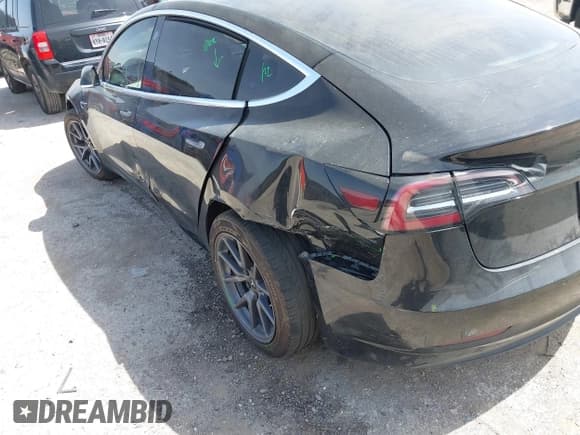 ✅ 2019 Tesla Model 3 Mid Range • VIN: 5YJ3E1EAXKF312000 • Lot: 42247904. Listed on IAAI with Not provided. Free auction sales archive from the USA and detailed vehicle history report at DreamBid. Image 19.