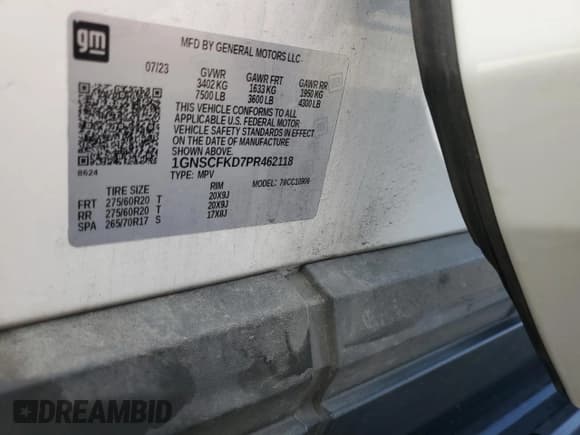 ✅ 2023 Chevrolet Suburban Premier • VIN: 1GNSCFKD7PR462118 • Lot: 81268045. Wystawiony na Copart z przebiegiem 62 560 mil. Bezpłatny archiwum sprzedaży aukcyjnych z USA i szczegółowy raport historii pojazdu na DreamBid. Zdjęcie 13.