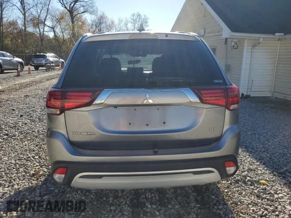 ✅ 2020 Mitsubishi Outlander ES • VIN: JA4AZ3A35LZ020582 • Lot: 82723505. Listed on Copart with Not provided. Free auction sales archive from the USA and detailed vehicle history report at DreamBid. Image 6.