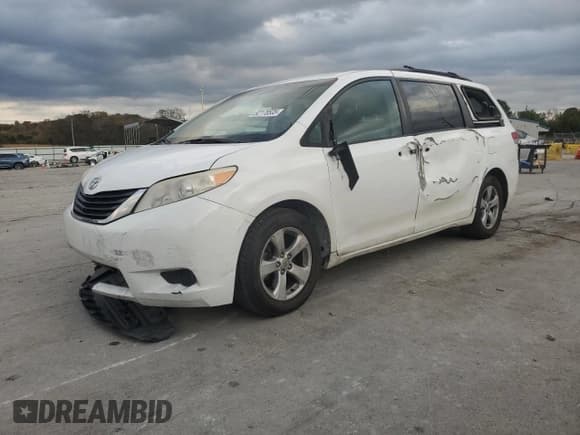 ✅ 2013 Toyota Sienna LE • VIN: 5TDKK3DC5DS305666 • Lot: 92178535. Wystawiony na Copart z przebiegiem 217 832 mil. Bezpłatny archiwum sprzedaży aukcyjnych z USA i szczegółowy raport historii pojazdu na DreamBid. Zdjęcie 1.